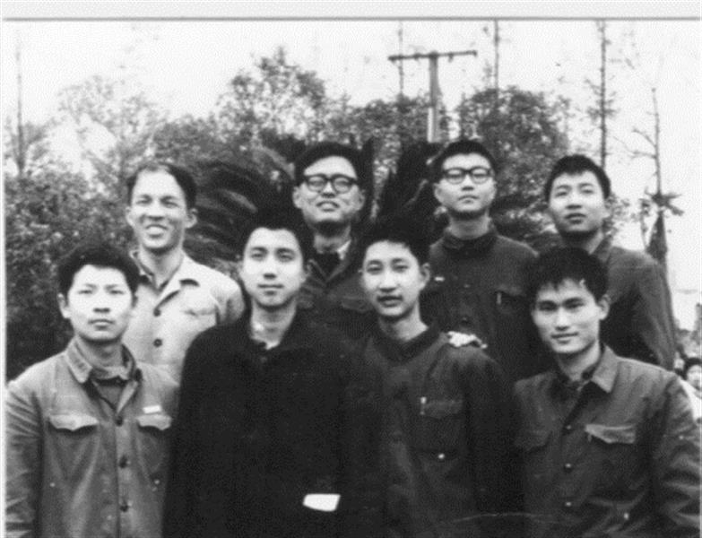 刚进校的青春相